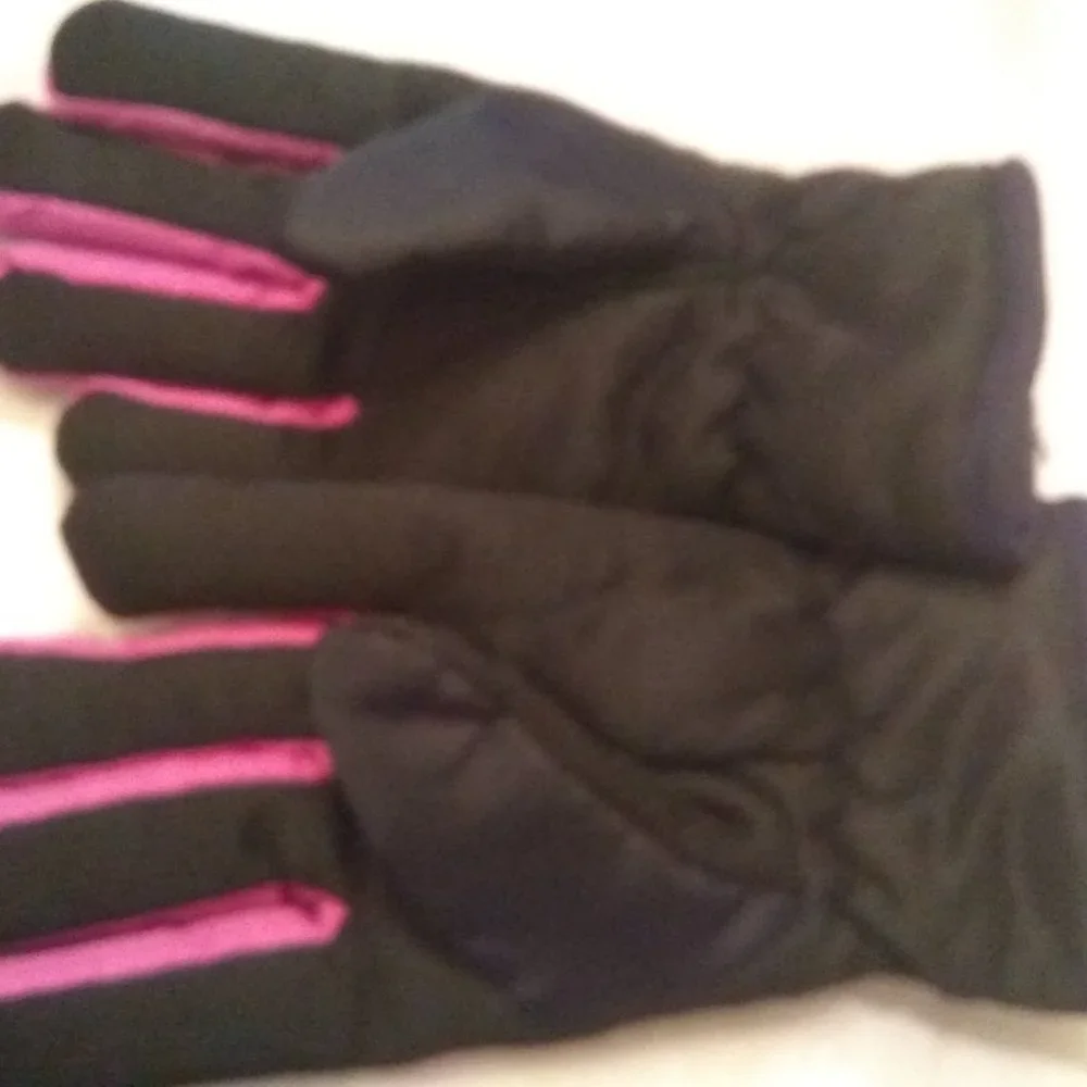 Winter Ski Snow Gloves Pink/Black Pair Are Size: One Size New GET WINTER READY..